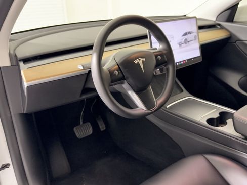 Used 2022 Tesla Model Y Long Range AWD/4WD image 4