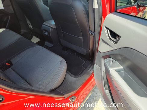 Used 2024 Subaru Crosstrek 2.0i Premium image 11