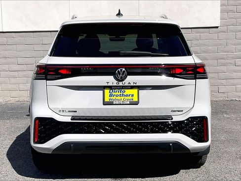 New 2026 Volkswagen Tiguan SEL R-Line image 3