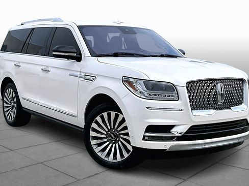 Used 2019 Lincoln Navigator Reserve image 2