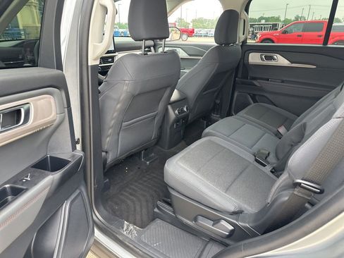 Used 2025 Ford Explorer Active RWD image 12