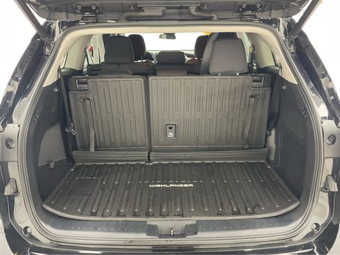 Used 2022 Toyota Highlander LE AWD/4WD image 13