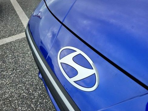 Used 2025 Hyundai Elantra Hybrid FWD image 11