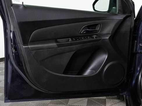 Used 2015 Chevrolet Cruze LT image 34