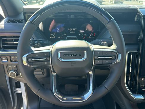 New 2026 GMC Yukon Denali w/ Denali Reserve Package AWD/4WD image 17