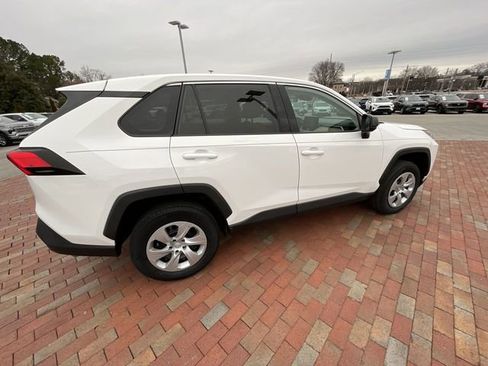 Used 2022 Toyota RAV4 LE FWD image 35