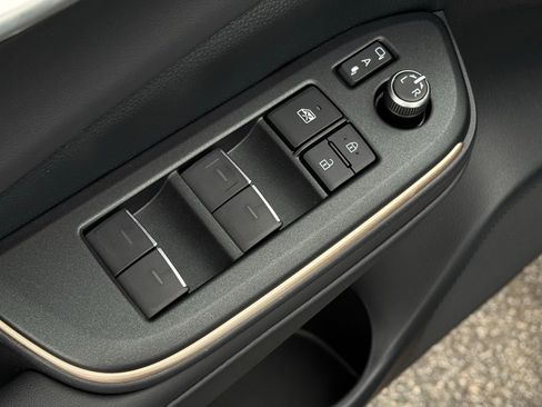 Used 2023 Toyota Crown Limited image 13