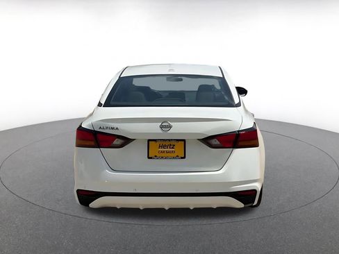 Used 2025 Nissan Altima 2.5 SV FWD image 12