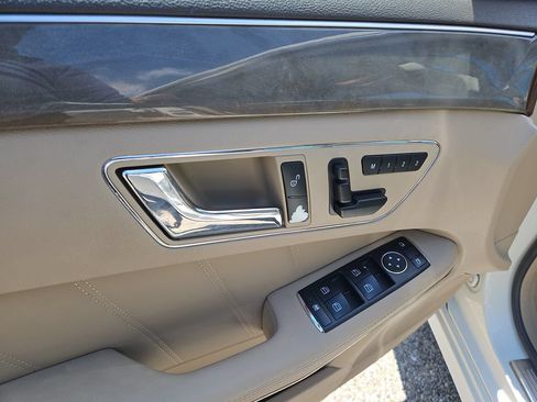 Used 2010 Mercedes-Benz E 350 4MATIC Sedan image 19