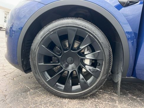 Used 2022 Tesla Model Y Long Range AWD/4WD image 38