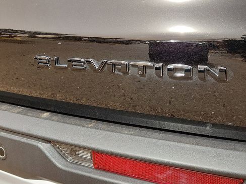 Used 2025 GMC Acadia Elevation w/ Elevation Premium Package image 9