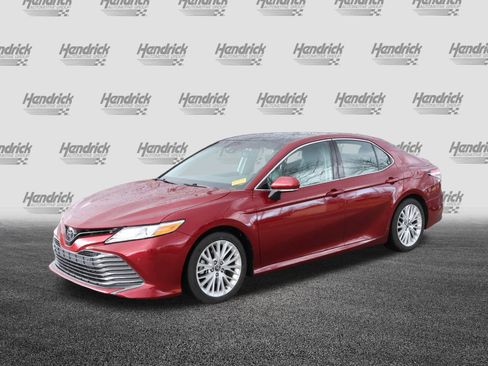 Used 2018 Toyota Camry XLE image 5