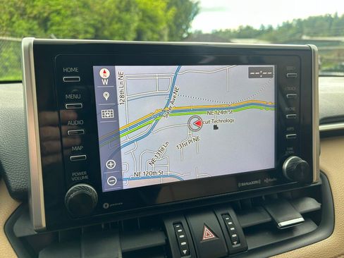 Used 2019 Toyota RAV4 Limited AWD/4WD image 19