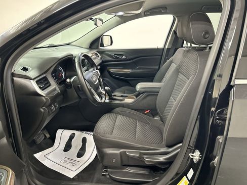 Used 2019 GMC Acadia SLE w/ LPO, Black Accent Package image 9