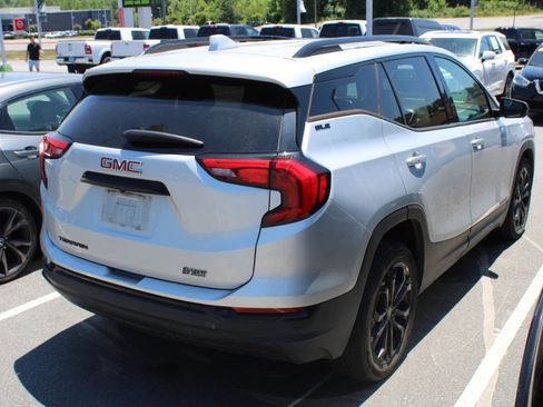 Used 2021 GMC Terrain SLE w/ Elevation Edition FWD image 4