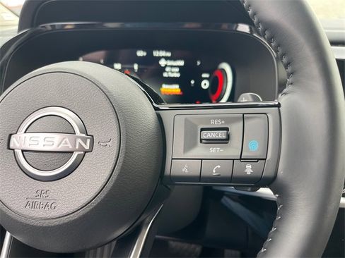 New 2025 Nissan Pathfinder Platinum image 16