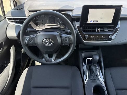 Used 2025 Toyota Corolla LE FWD image 12