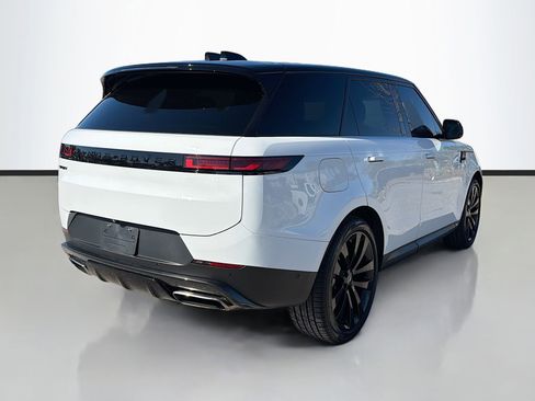 Used 2024 Land Rover Range Rover Sport SE image 4