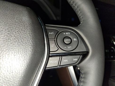 Used 2023 Toyota Venza Limited image 25