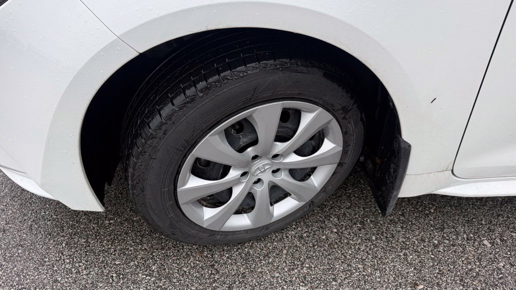 Used 2024 Toyota Corolla LE FWD image 5