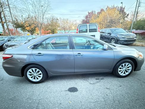 Used 2015 Toyota Camry LE image 8