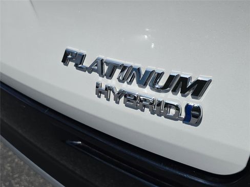 Used 2024 Toyota Sienna Platinum image 5