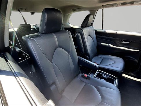 Used 2024 Toyota Grand Highlander AWD image 25