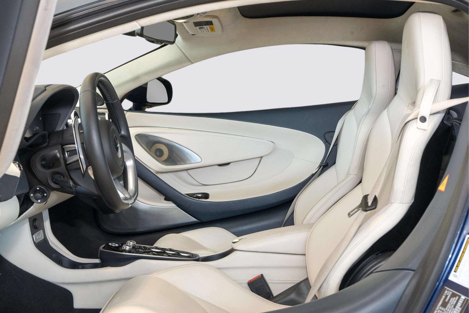 Used 2023 McLaren GT RWD image 11