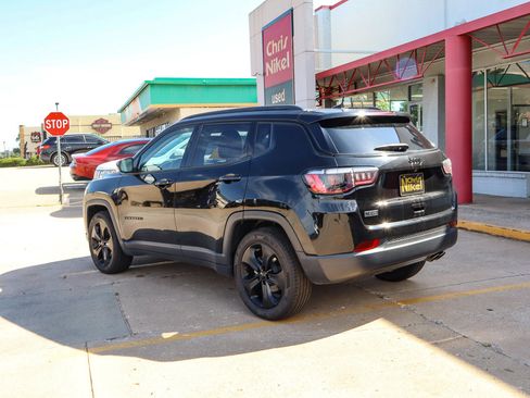Used 2019 Jeep Compass Latitude FWD image 13