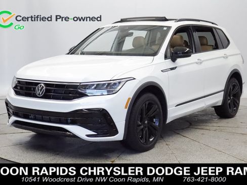Used 2023 Volkswagen Tiguan SE R-Line FWD image 1