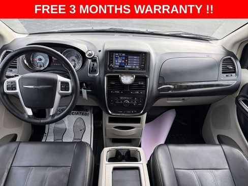 Used 2016 Chrysler Town & Country Touring FWD image 37
