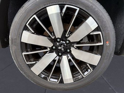 New 2026 Mitsubishi Outlander SE image 16