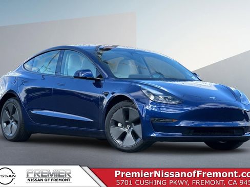 Used 2023 Tesla Model 3 Standard Range image 1