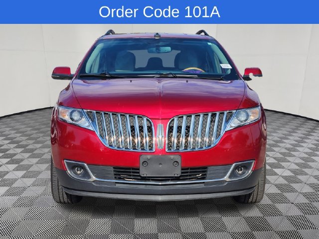Used 2013 Lincoln MKX FWD image 2