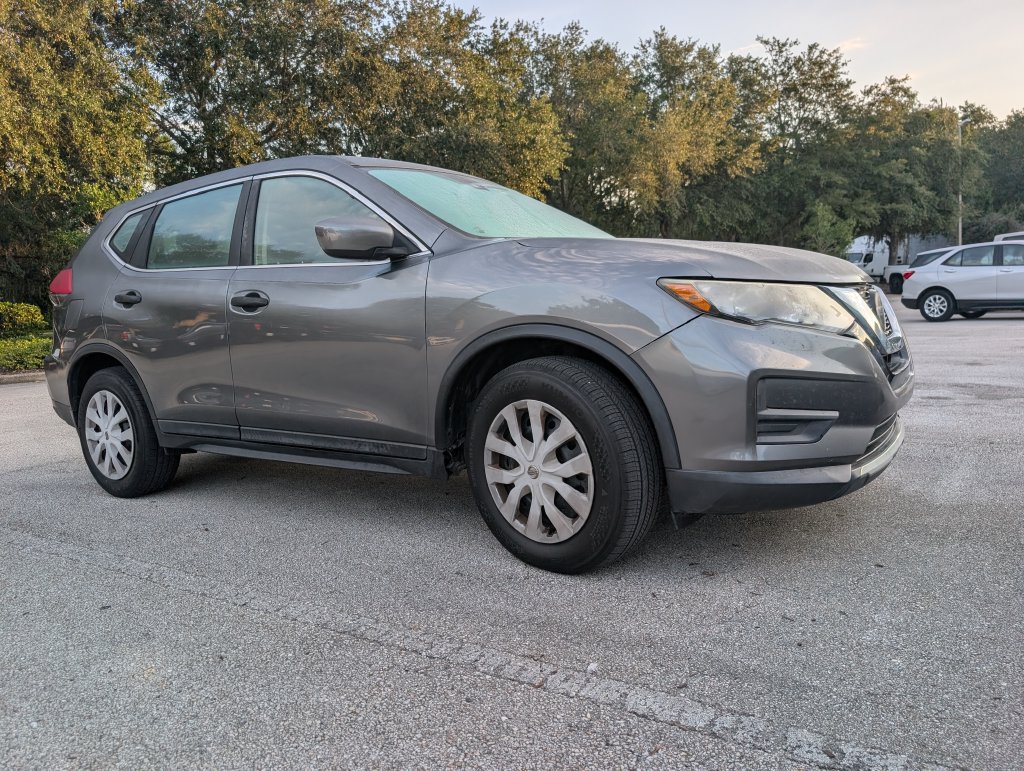 Used 2019 Nissan Rogue S FWD image 1