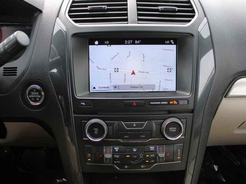 Used 2018 Ford Explorer XLT w/ Equipment Group 202A image 13