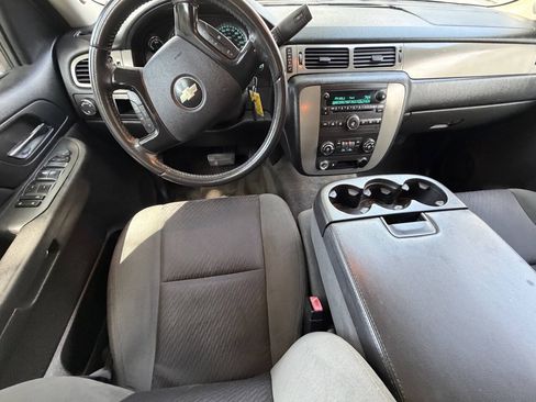 Used 2009 Chevrolet Suburban LS RWD image 12