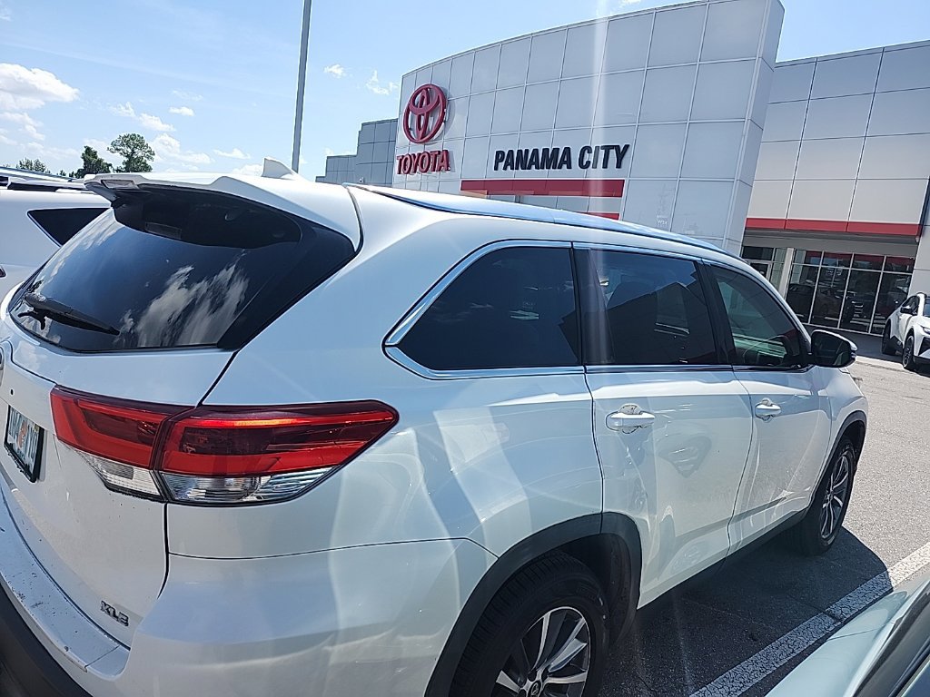 Used 2019 Toyota Highlander XLE FWD image 19