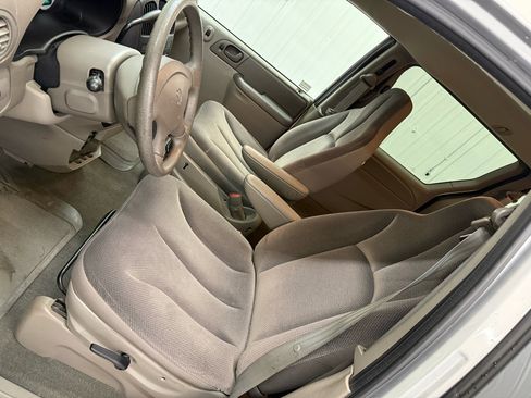Used 2002 Dodge Caravan SE image 24