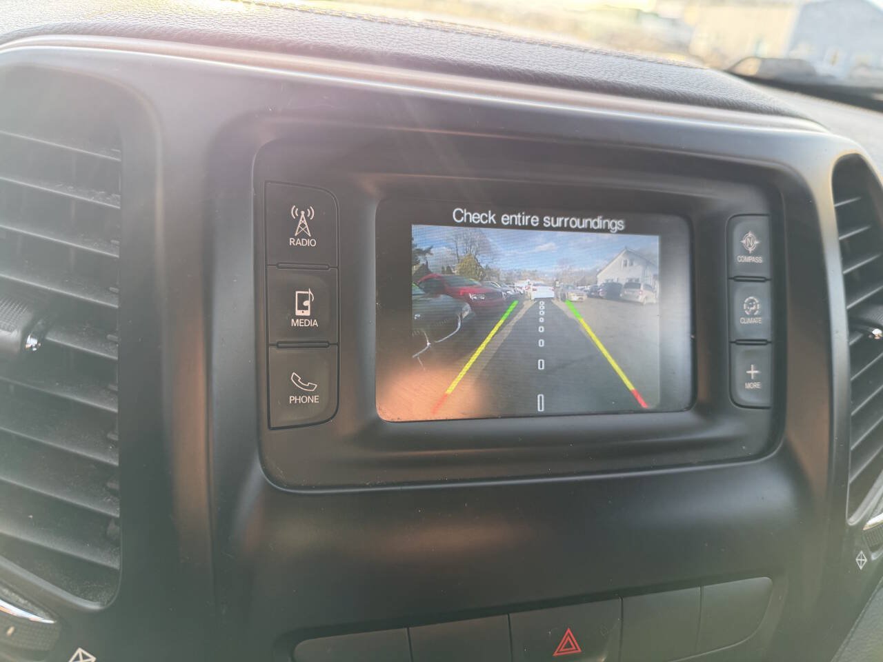 Used 2015 Jeep Cherokee Latitude FWD image 26