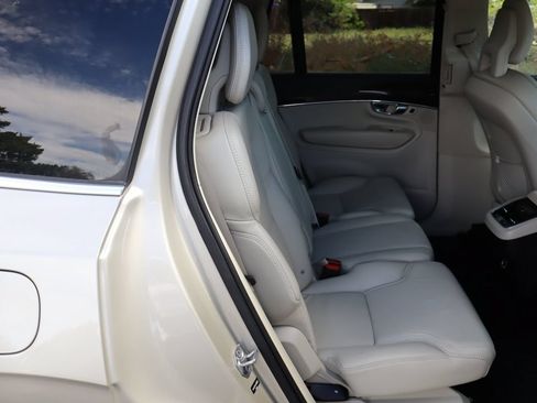 Used 2018 Volvo XC90 T6 Momentum w/ Convenience Package AWD/4WD image 23