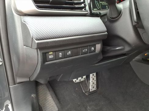 Used 2025 Toyota Camry SE image 16