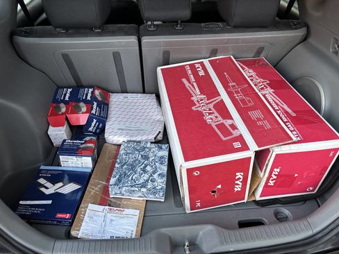 Used 2009 Pontiac Vibe AWD w/ Sun And Sound Package image 24