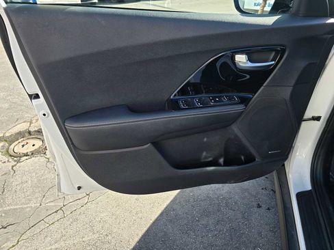 Used 2022 Kia Niro EX w/ Cold Weather Package image 21