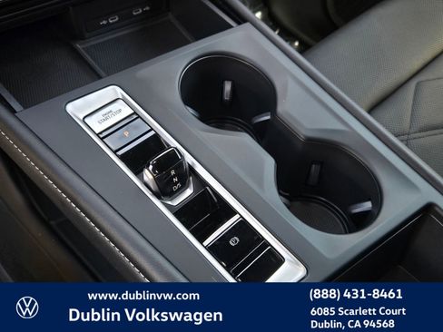 Used 2024 Volkswagen Atlas Cross Sport SE FWD image 17