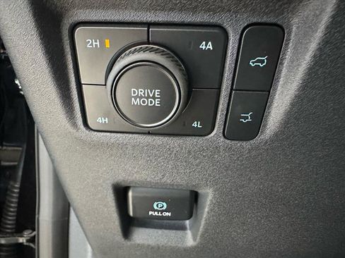 Certified 2025 Ford Expedition Active image 48