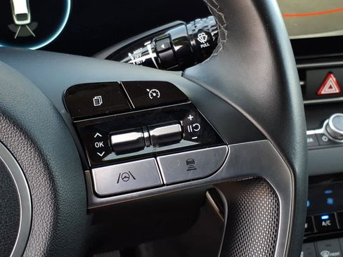 Used 2023 Hyundai Elantra Limited image 40