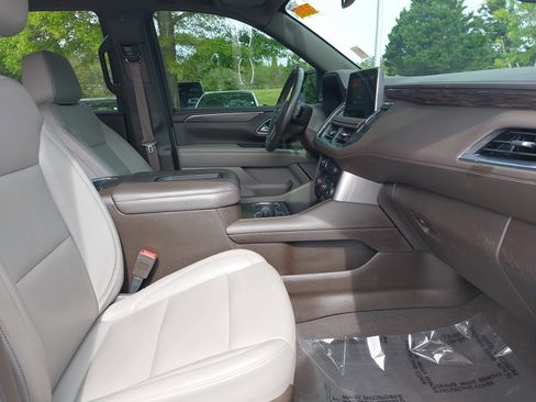 Used 2021 Chevrolet Tahoe LT w/ LT Signature Package image 10