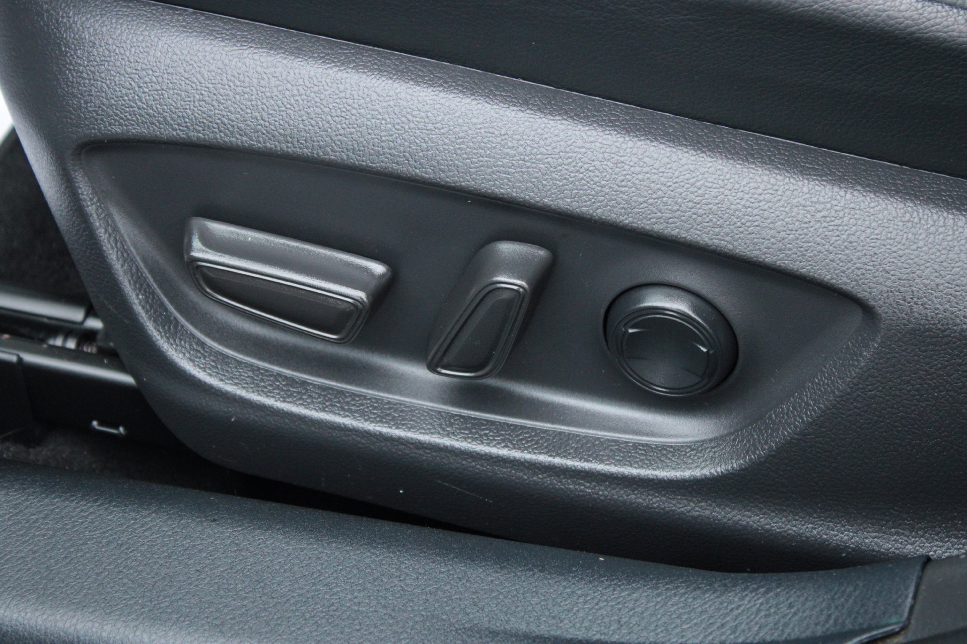 Used 2020 Toyota Camry SE FWD image 12