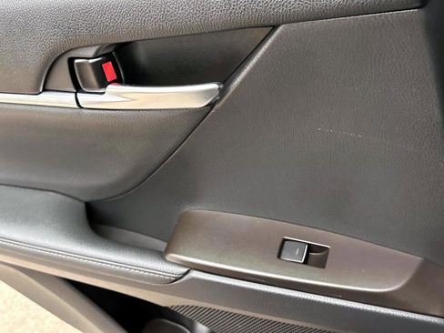 Used 2022 Toyota Camry XLE w/ Navigation Upgrade Package image 21